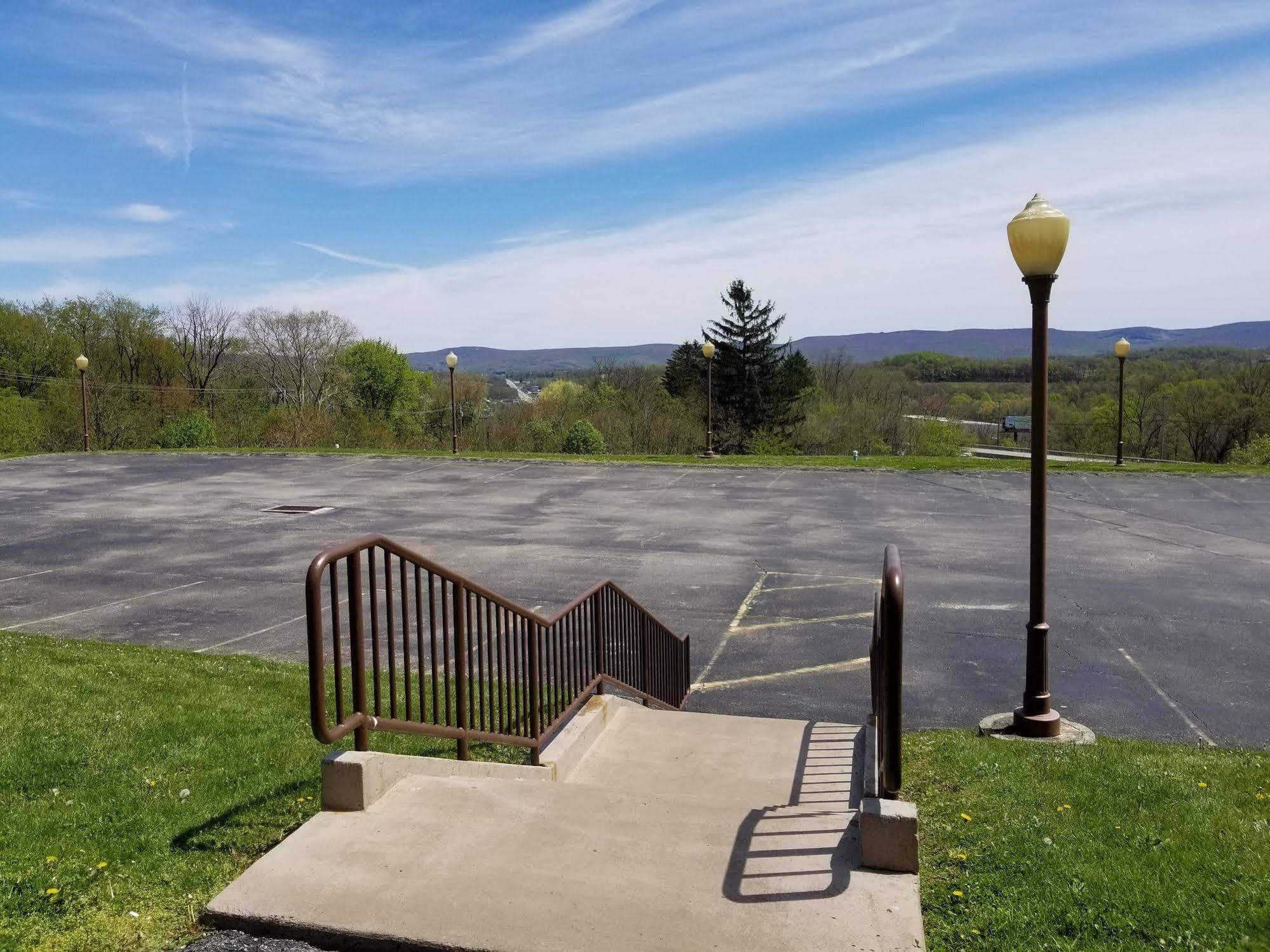 Inn at Mountainview Greensburg Extérieur photo